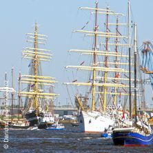 Hafengeburtstag Einlaufparade 2025, © links im Bild