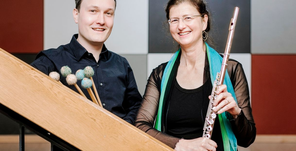 Ensemblemitglieder Deutsche Kammerphilharmonie Bremen mit Instrumenten 