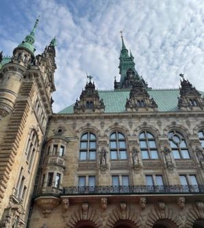 Öffentliche Stadtführungen - Highlights rund um das Hamburger Rathaus