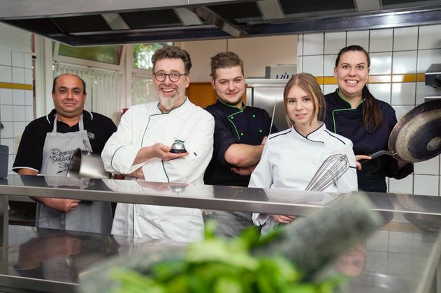 Fünf Personen vom Küchenteam des Genusshotels