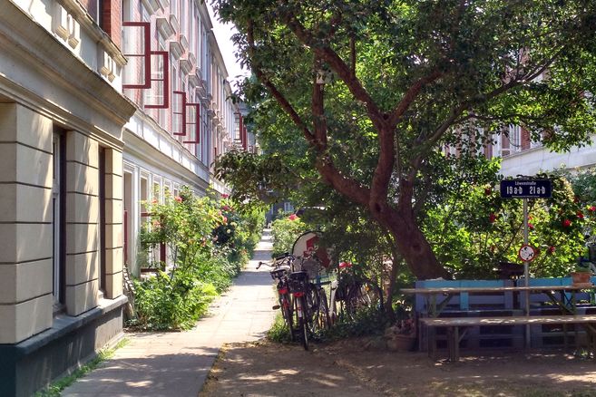 Zeilenhäuser mit grünem Garten in Hamburg