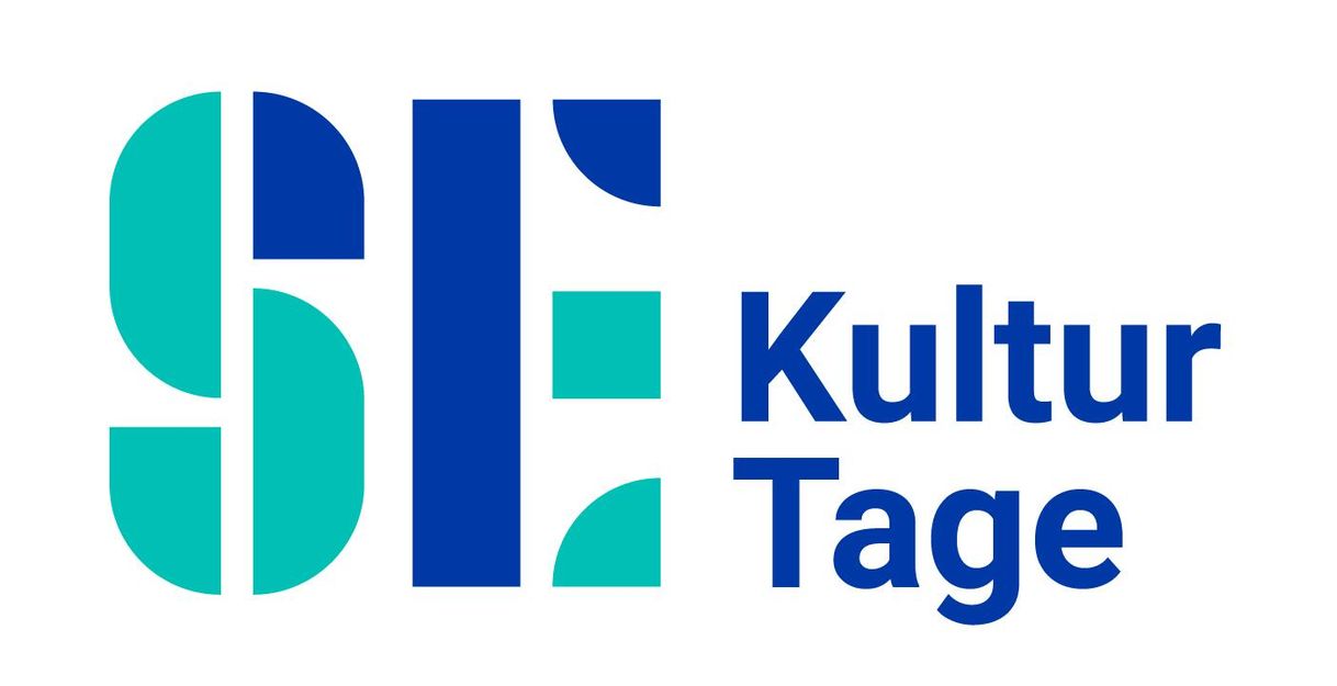 Logo der SE Kultur Tage mit stilisierten Buchstaben und Text.