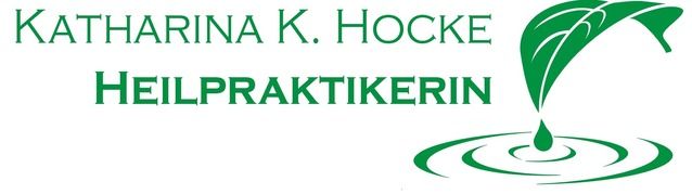 Logo einer Heilpraktikerin mit grünem Blatt und Wassertropfen.