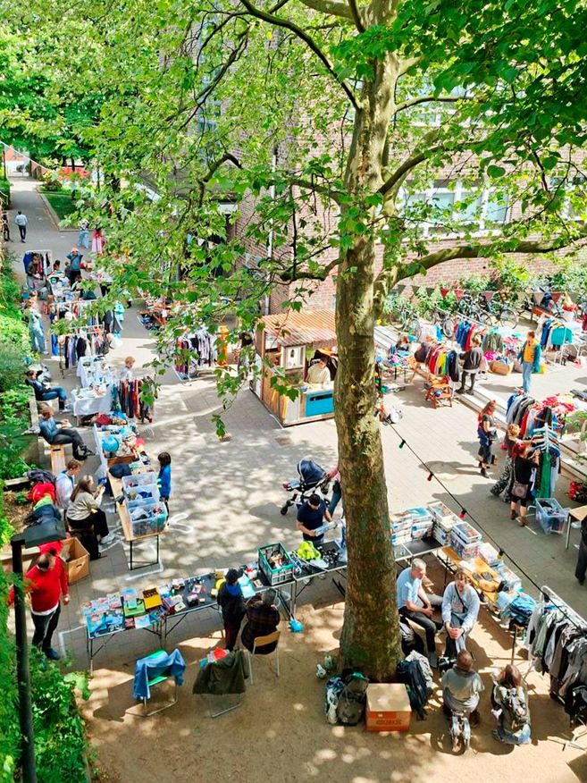 Der Flohmarkt kurz vor Beginn in der Vogelperspektive