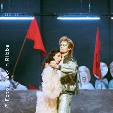Medea. Stimmen, © links im Bild