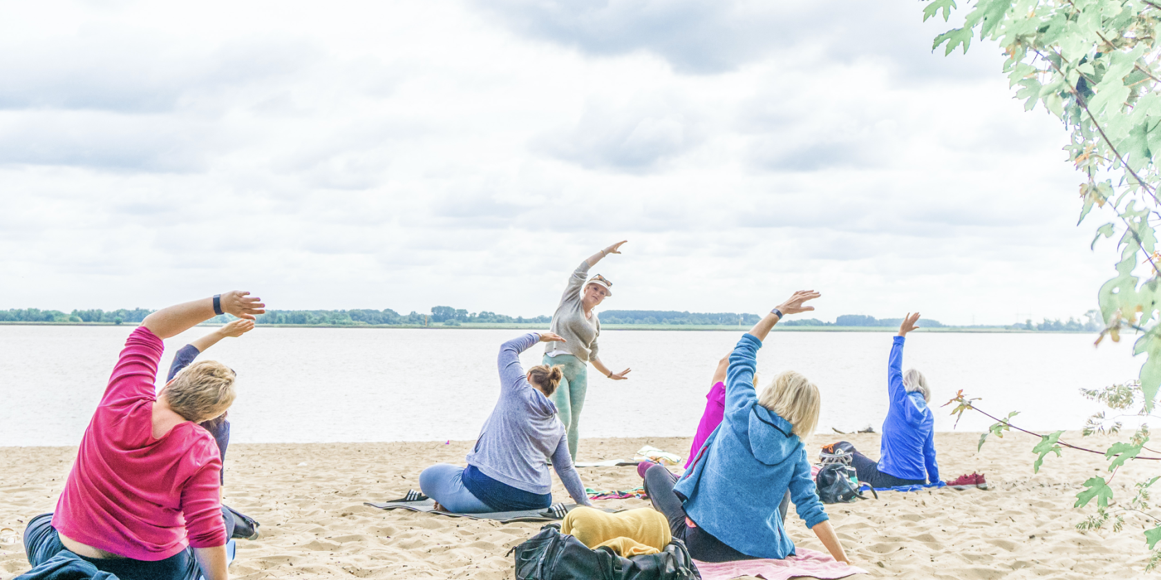 Yoga am Strand, © KarmaCouch