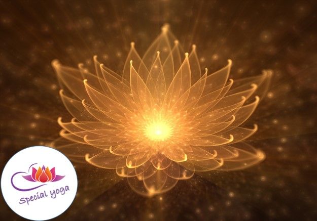 Leuchtende, goldene Lotusblume auf dunklem Hintergrund mit Yoga-Logo in der Ecke.