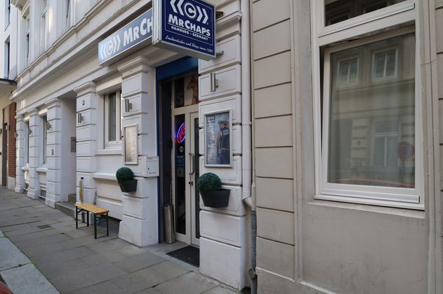 MR CHAPS Store Hamburg, Storeeingang von Straße aus