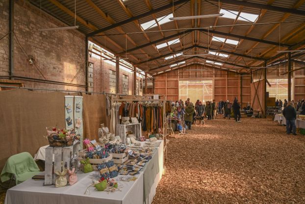 Hof an den Teichen_Markt in der Scheune, © Julia Knop