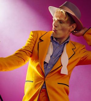 »Heroes« Alexander Scheer singt David Bowie