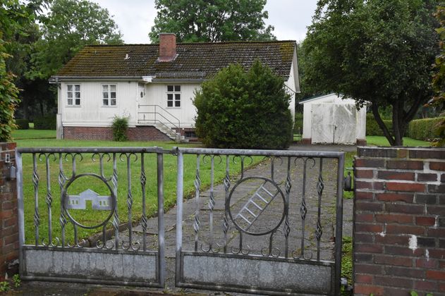 Ehemaliges Kommandantenhaus in der KZ-Gedenkstätte Neuengamme