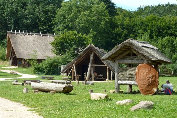 Steinzeitpark Dithmarschen: Steinzeitdorf, © Archäologisch-Ökologisches Zentrum Albersdorf