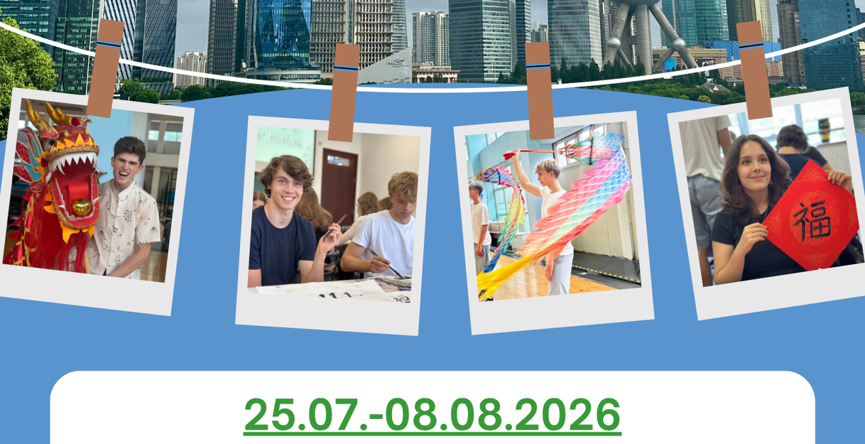 Du lernst schon Chinesisch und willst das Land nun vor Ort besser kennenlernen? Dann ist das Summer-Camp China 2026 genau das Richtige für dich! Zwei Wochen lang tauchen wir gemeinsam in Chinas faszinierende Kultur ein – von der traditionsreichen Kaiserstadt Luòyáng bis zur modernen Metropole Shanghai. Wir besuchen Chinesischunterricht an der renommierten Fudan-Universität, nehmen an spannenden Workshops zur chinesischen Kultur teil – und genießen natürlich jede Menge leckeres chinesisches Essen!  Du möchtest dabei sein? Bewirb dich jetzt und komm mit uns nach China!