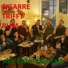 Gruppe von Menschen sitzt zusammen, raucht Zigarren und trinkt Rum.