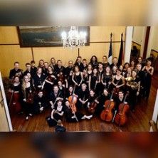 Leidenschaft & Schicksal - es spielt das Schulmusikorchester, © links im Bild