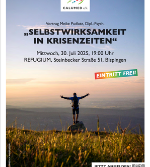 Plakat für einen Vortrag über Selbstwirksamkeit in Krisenzeiten mit einem Wanderer auf einem Berggipfel.