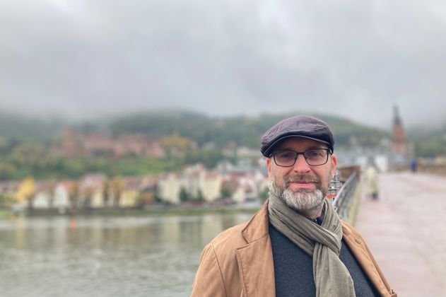 Auf dem Bild ist der Autor Nils Petersen zu sehen.
