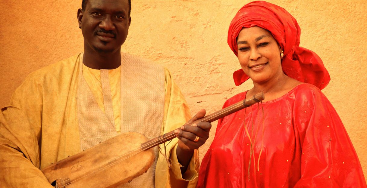 Bassekou Kouyate and Amy Sacko smile for the camera.