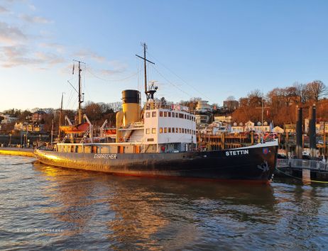 Dampfeisbrecher STETTIN in der Abendsonne