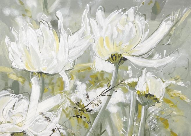 Gemälde von weißen Blumen mit gelben Akzenten auf grauem Hintergrund.