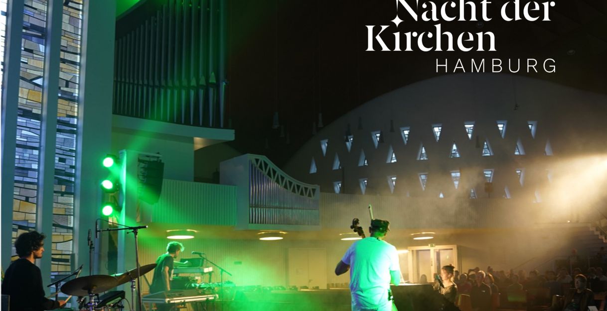 Eine Band bei der Nacht der Kirchen 