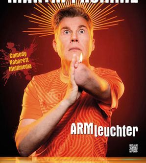 Plakat von Martin Fromme mit dem Titel ARMleuchter, zeigt ihn in oranger Kleidung mit einem Lichtschein hinter dem Kopf.