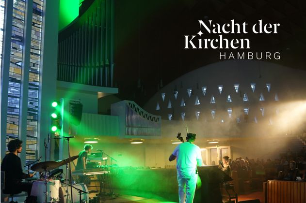 Eine Band bei der Nacht der Kirchen 