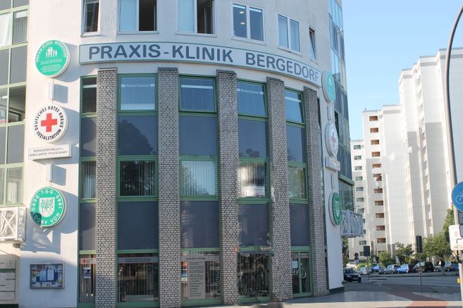 Die Frontansicht der Praxis- Klinik Bergedorf