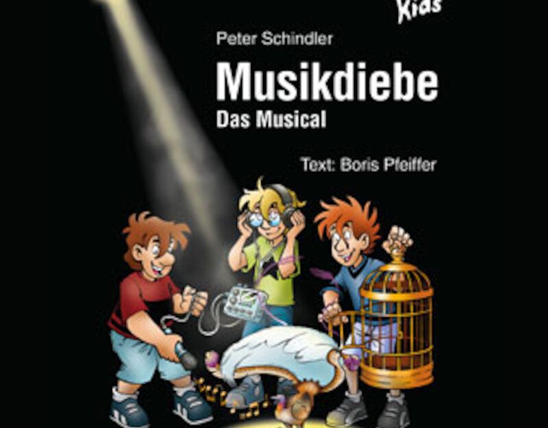 Cover des Musicals 'Musikdiebe' mit den drei ??? Kids und einem Vogel im Rampenlicht.
