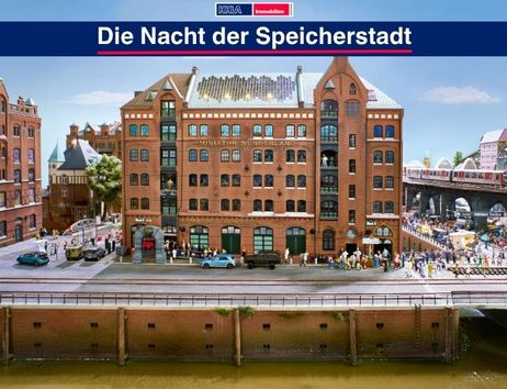 Miniaturmodell eines Gebäudes in der Speicherstadt mit Menschen und Autos davor.