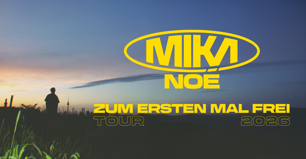 Sonnenuntergang mit Silhouette einer Person und Tourplakat von Mika Noé.