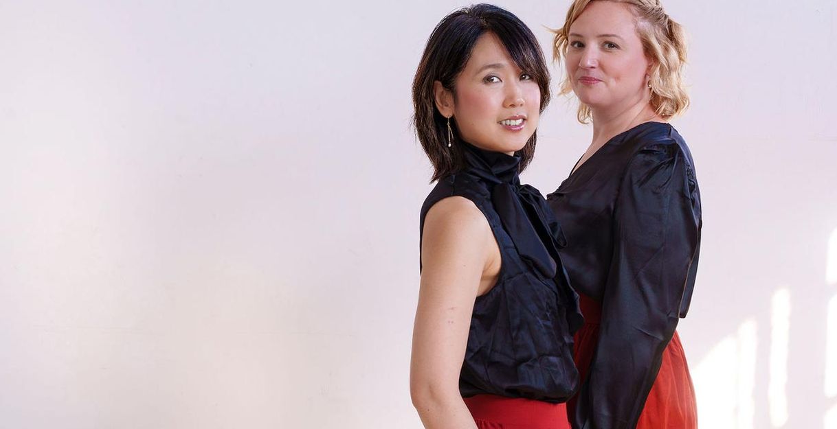 Inoue/Sames in die Kamera blickend