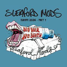 Illustration eines offenen Mundes mit herausgestreckter Zunge und einer Zahnpastatube, auf der 'No War No Death' steht. Text: Sleaford Mods Europe 2026 Part 1.