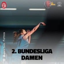Eine Basketballspielerin wirft den Ball in einem Spiel der 2. Bundesliga Damen.