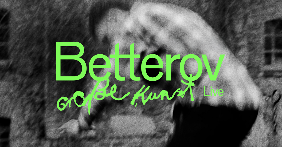 Schwarz-weiß Bild mit grünem Text 'Betterov große Kunst Live'.