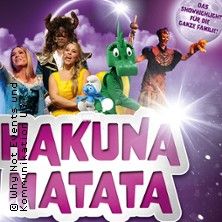Plakat für die Kindermusical-Gala 'Hakuna Matata' mit verschiedenen kostümierten Charakteren vor einem lila Hintergrund.