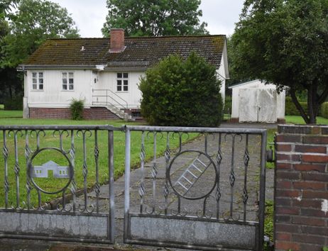Ehemaliges Kommandantenhaus in der KZ-Gedenkstätte Neuengamme