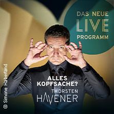 Plakat für Thorsten Haveners neues Live-Programm "Alles Kopfsache?" mit einem Mann in Anzug, der seine Finger an die Schläfen legt.