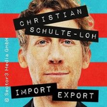 Porträt eines Mannes mit Textbalken "Christian Schulte-Loh: Import Export" vor einem rot-blauen Hintergrund.