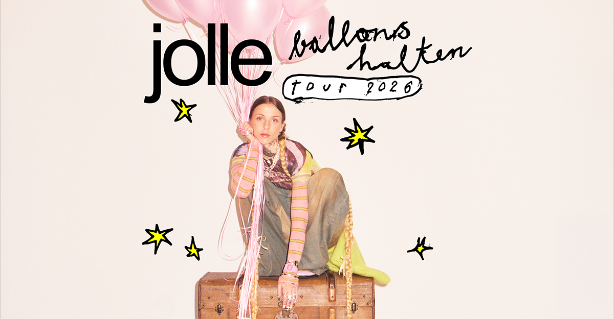 Eine Person sitzt auf einer Kiste und hält rosa Ballons, umgeben von gezeichneten Sternen. Text: jolle ballons halten tour 2026.