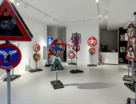 SIGN CITY Ausstellung in der Urbanshit Gallery