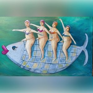Es ist ein Fisch zu sehen, auf dem 4 fröhliche Frauen sitzen.
