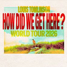 Poster der Louis Tomlinson World Tour 2026 mit einem Mann auf einem Auto in einer Landschaft.