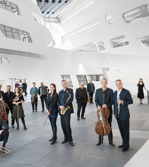 Neue Vocalsolisten / Klangforum Wien / Vimbayi Kaziboni