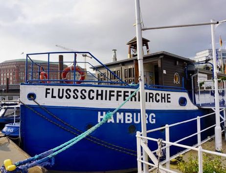 Die Flussschifferkirche von schräg vorne