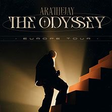Person in Silhouette auf einer Treppe mit Schriftzug 'Arathejay The Odyssey Europe Tour'.