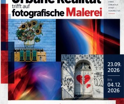 Plakat zur Ausstellung „Urbane Realität trifft auf fotografische Malerei“ in Bad Schwartau mit abstrakten und urbanen Bildmotiven.