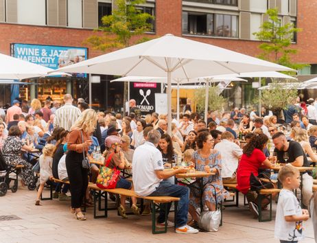 Hier steht ein Foto des Wine&Jazz Events aus dem Vorjahr 