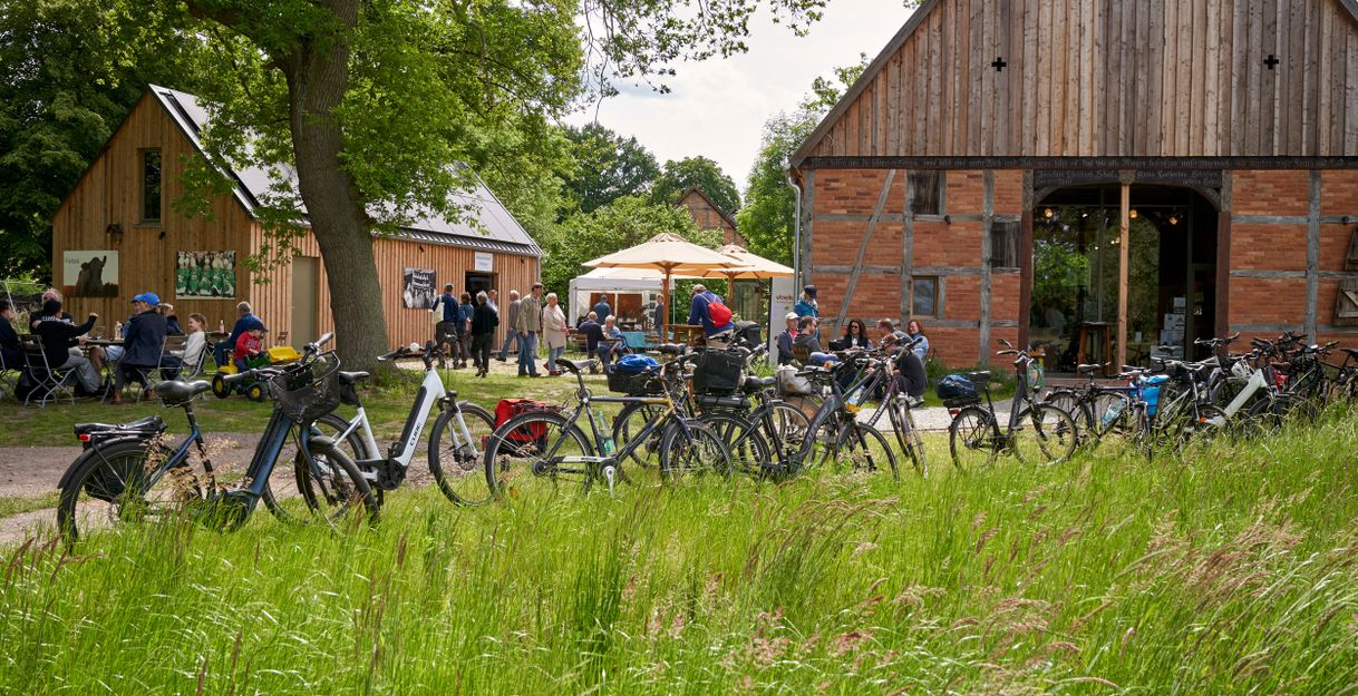 Blick von aussen auf die Alte Scheune Satemin