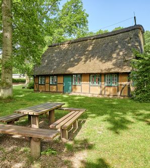 Kleines Fachwerk aus mit Reetdach